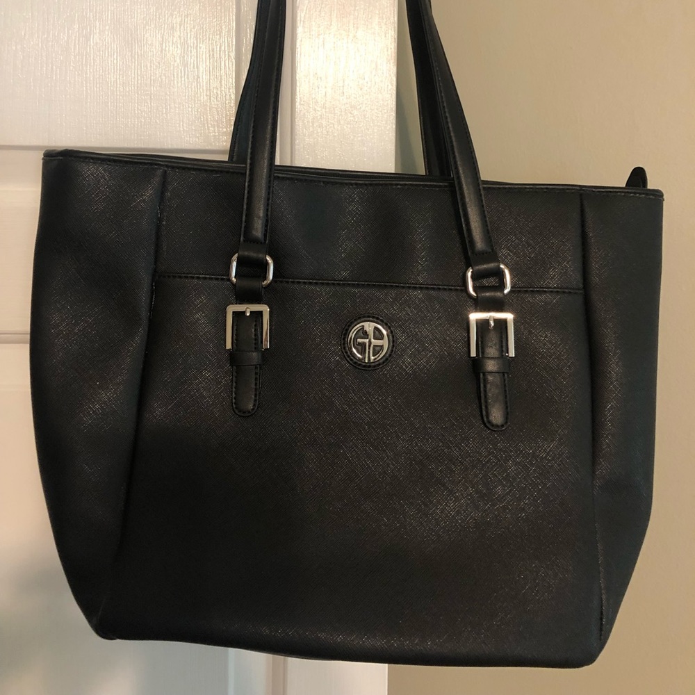 NWT Giani Bernini Tote. Black tote. Dimensions 17x10x5